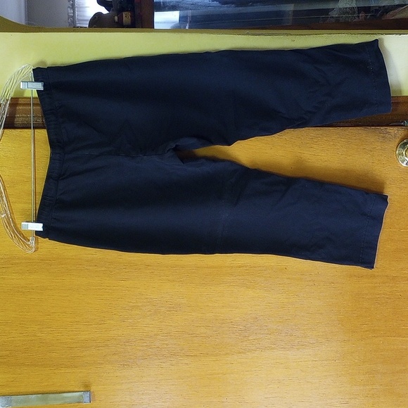 Nike Medium Black Capris, Elastic Waist, Tie - Picture 3 of 4